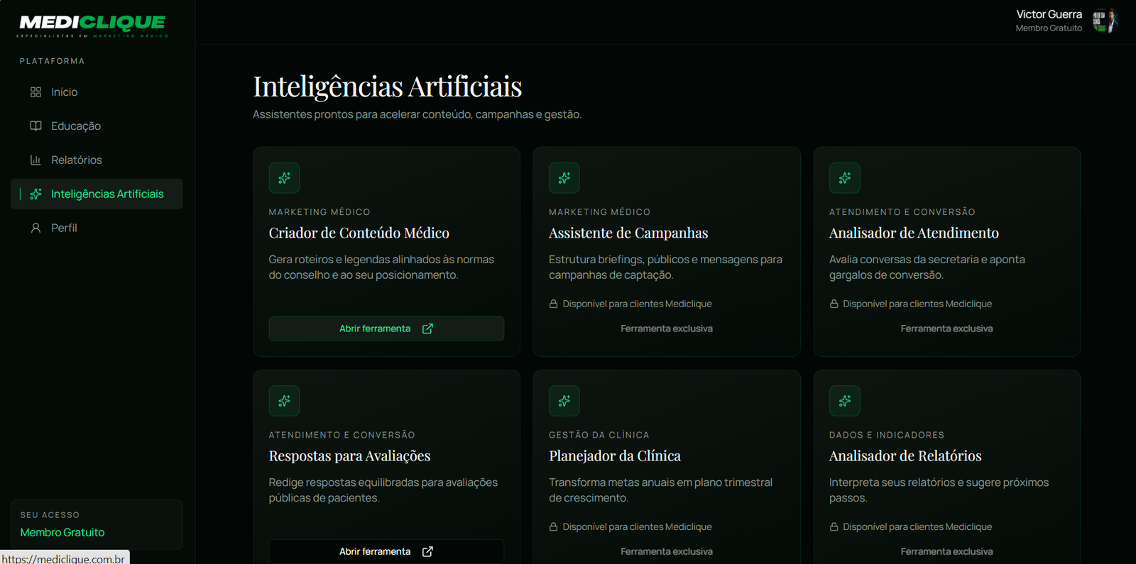 Tela real do Portal Mediclique: catálogo de Inteligências Artificiais disponíveis para clientes, com menu de Educação, Relatórios e Perfil.